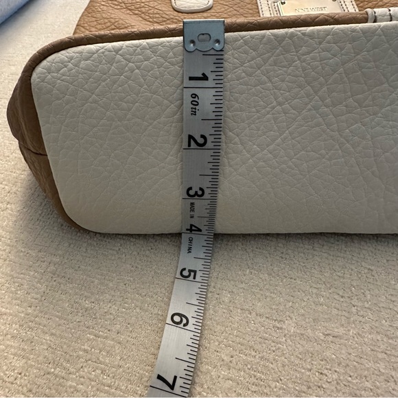 VINTAGE NINE WEST TAN/IVORY BAG - Picture 11 of 13